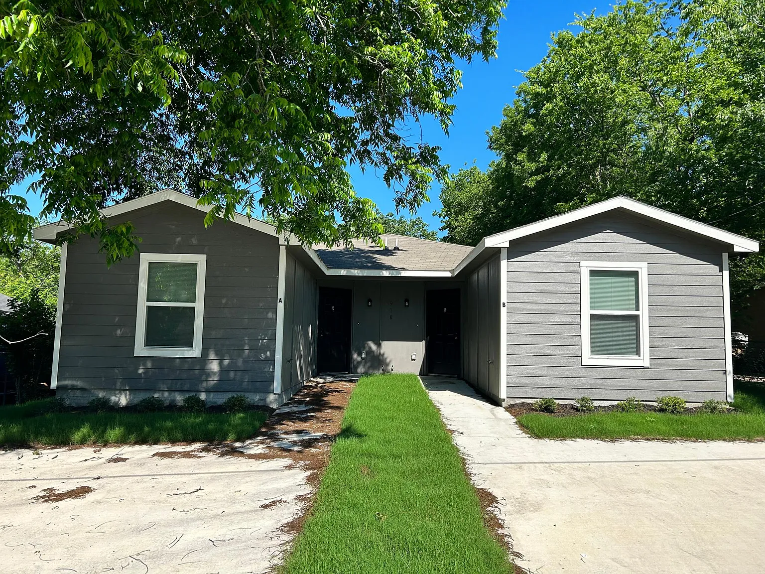 3 bed, 872 sqft, $1,095 — Photo 1