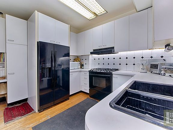 2nd image of 4018 Broadway #4F