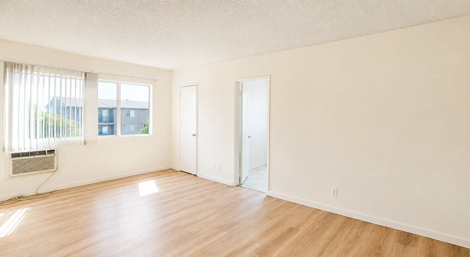 432 S Manhattan Pl — Photo 3