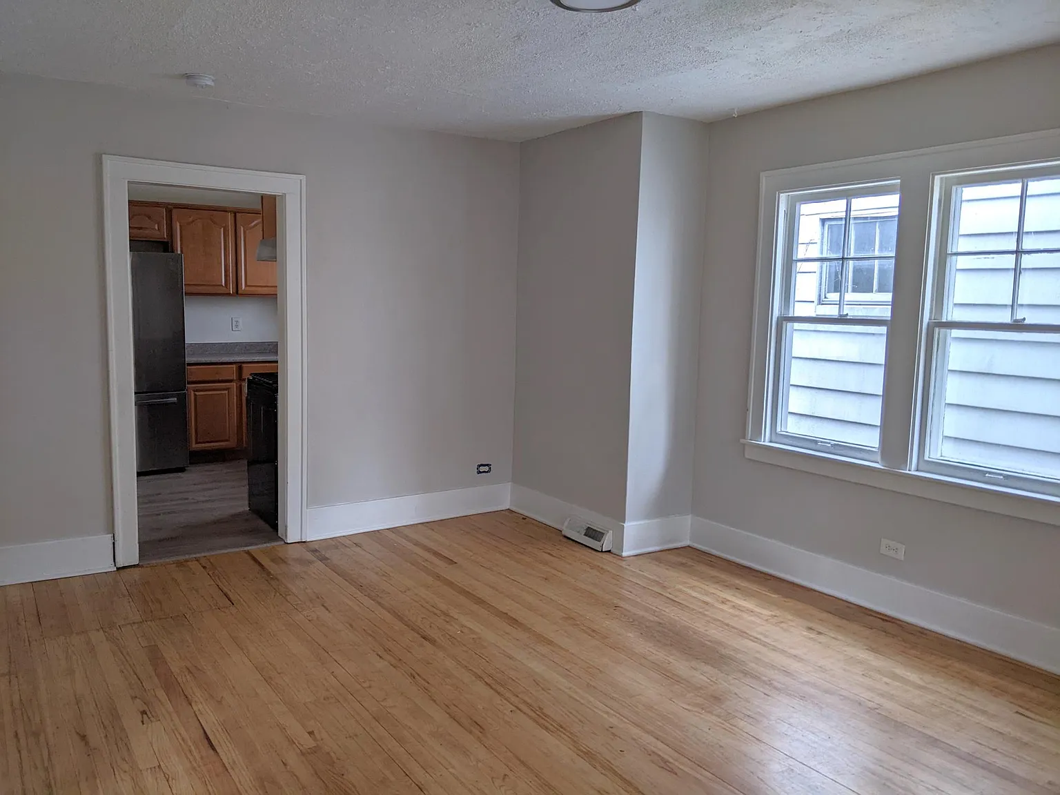 3 bed, 921 sqft, $1,900 — Photo 4