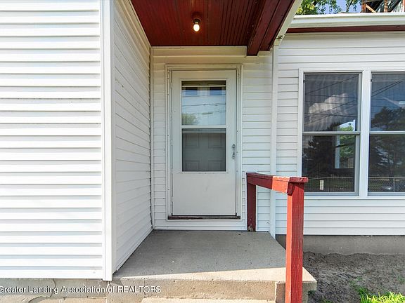 2nd image of 1533 E Oakland Ave