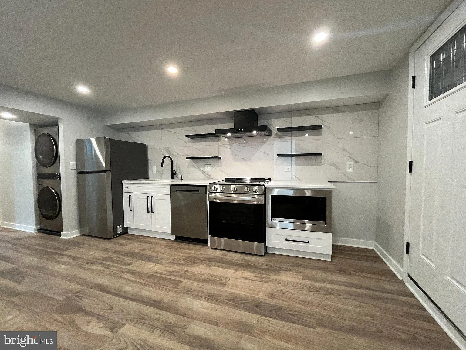 2 bed, 1.0 bath, 576 sqft, $2,900 — Photo 1