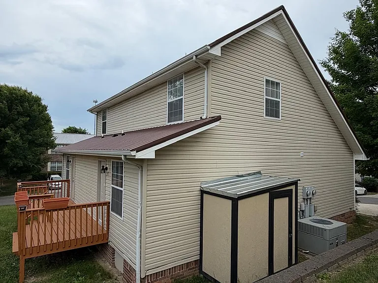 1119 Village Ct NE — Photo 12