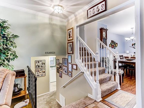 5th image of 3833 Robertann Dr