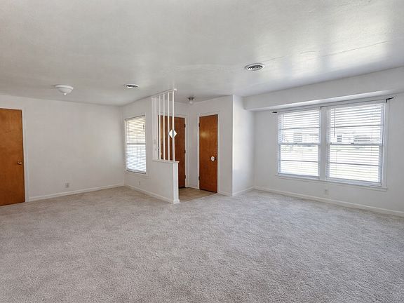 2nd image of 809 Crescent St