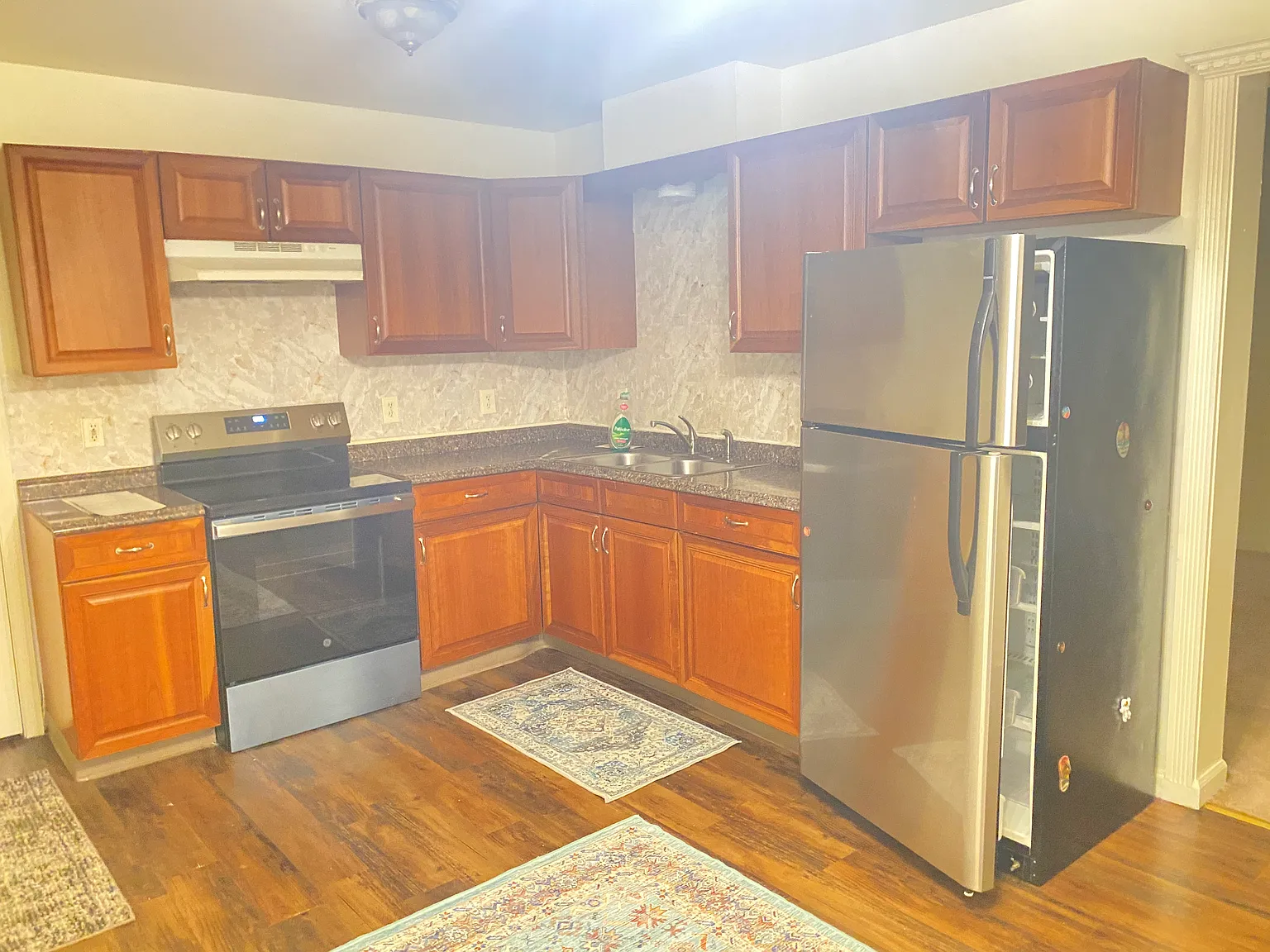 3 bed, 1008 sqft, $1,795 — Photo 2