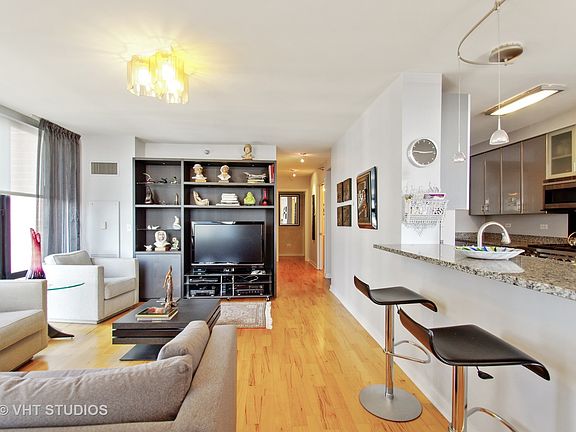 5th image of 1160 S Michigan Ave APT 2405