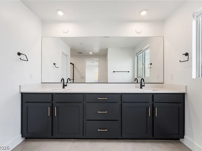 3192 Vittoria Ave — Photo 13