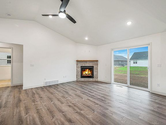 5th image of 1435 Crossroads Dr