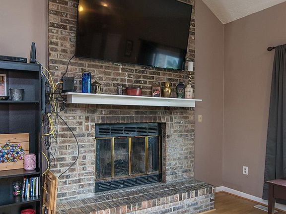 5th image of 106 Applegrove Dr