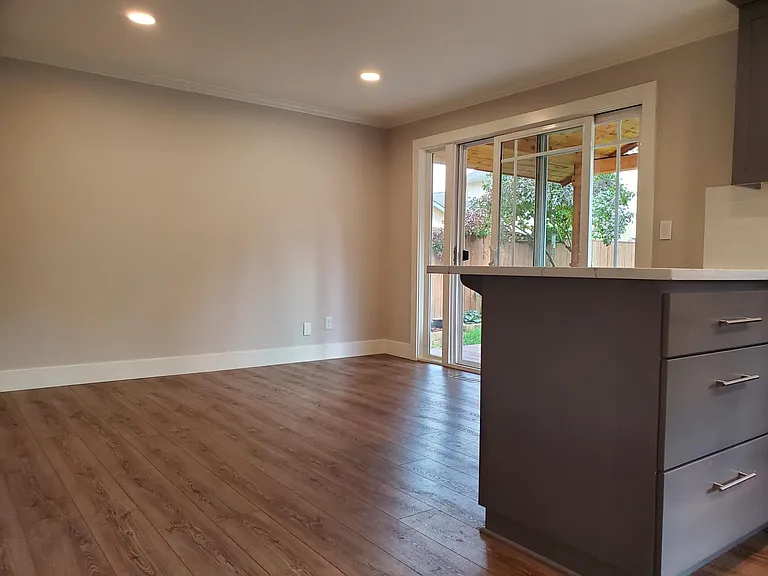 14290 SW Hall Blvd — Photo 15