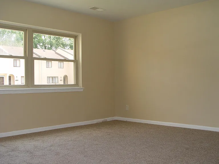 1306 Chelmsford Cir — Photo 15
