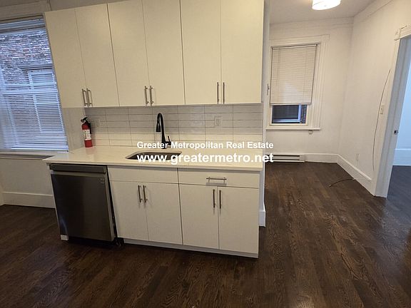 2nd image of 152 Salem St APT 2