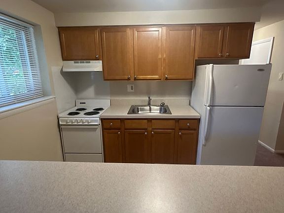 4th image of 320 Chester Pike #320-08