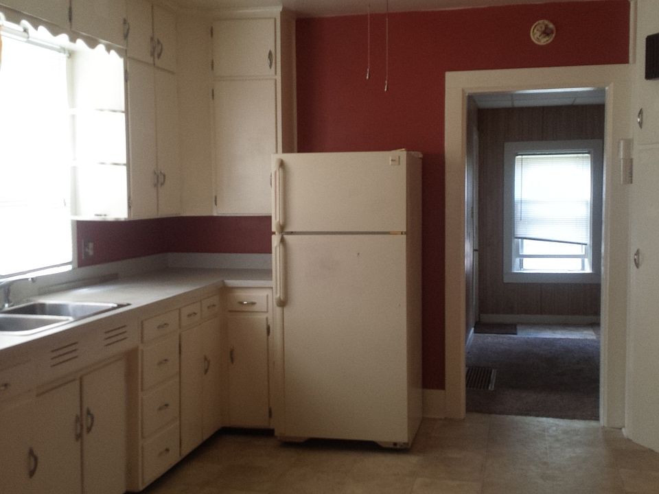 2nd image of 189 E 1st St