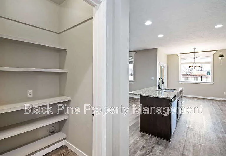 1873 N Justin Ave — Photo 15