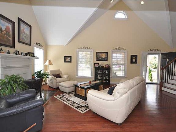 4th image of 7137 Wellford Ln