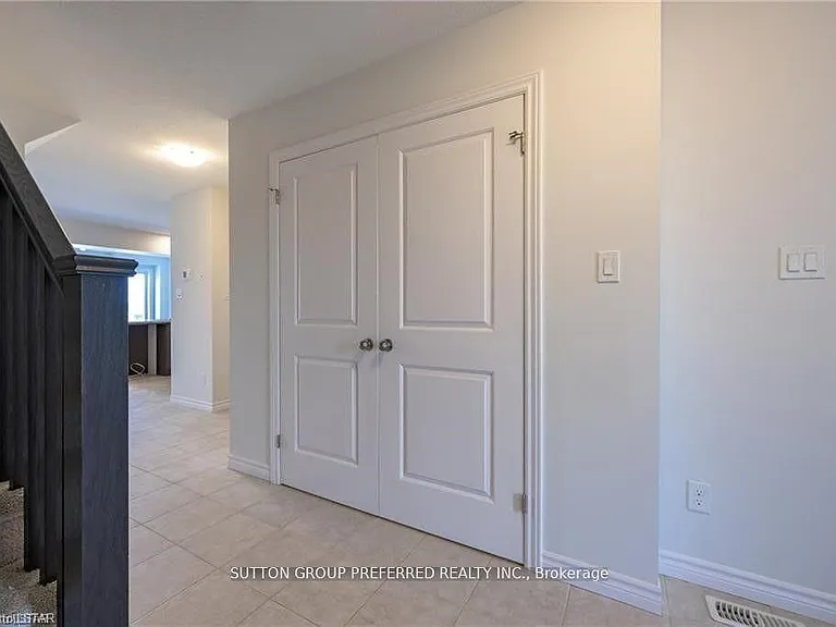 375 Kennington Way — Photo 4