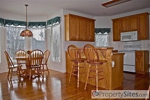 3rd image of 14608 Hardy St