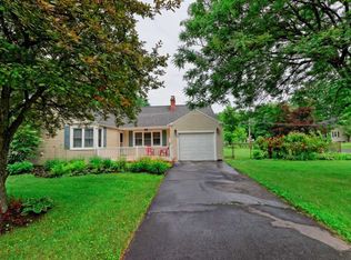 22 Tull Dr, Colonie, NY 12205