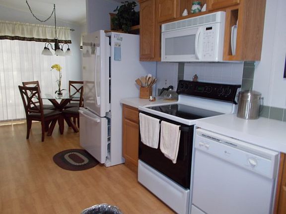 3rd image of 3132 Meadowlea Dr