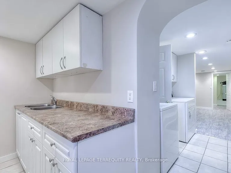 1760 Queen St E #BASEMENT — Photo 4