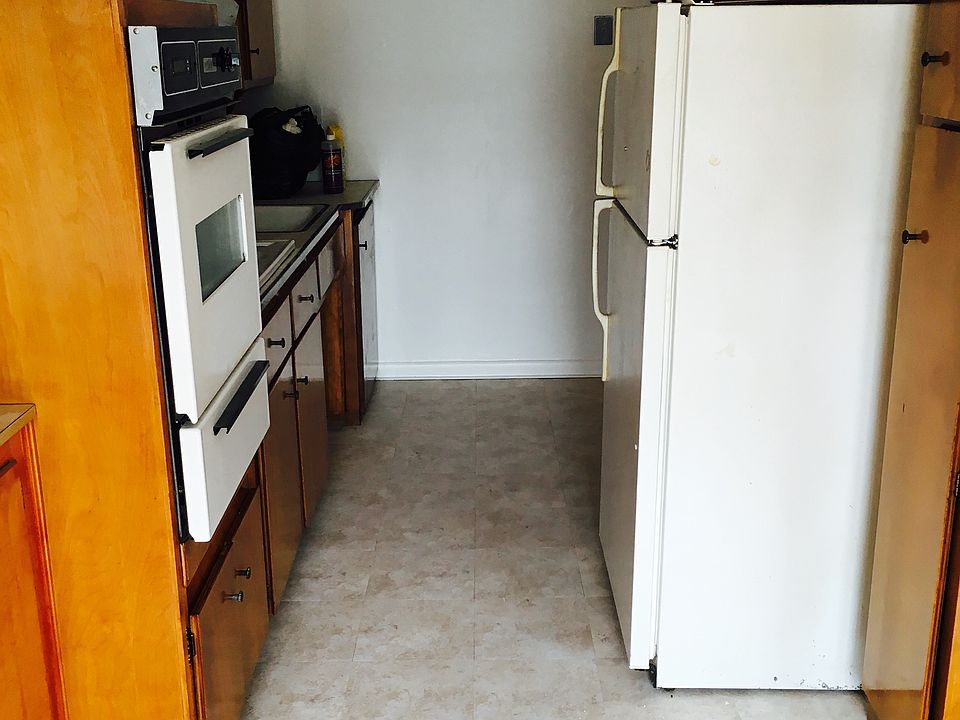 1st image of 2065 42nd St #1