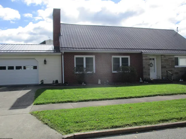 98 Barbour St, Buckhannon, WV 26201