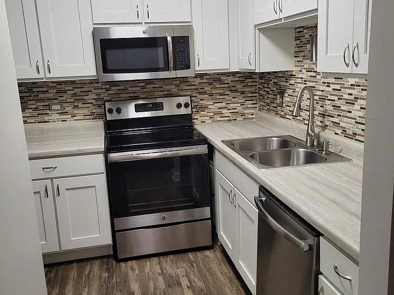 Lisle Station Apartments — Photo 8