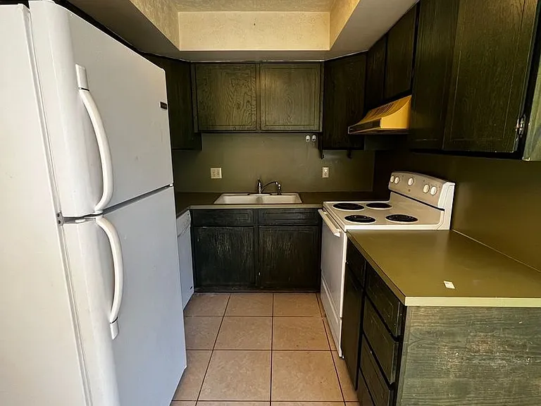 1165 Edgewood Dr — Photo 25