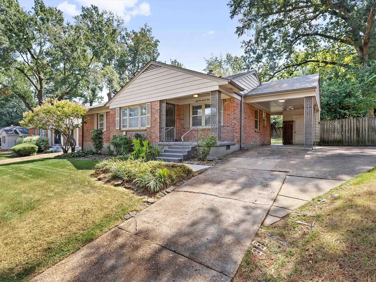 3 bed, 2.0 bath, 1233 sqft, $1,950 — Photo 2