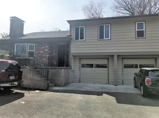 2063 SW Camelot Ct, Portland, OR 97225