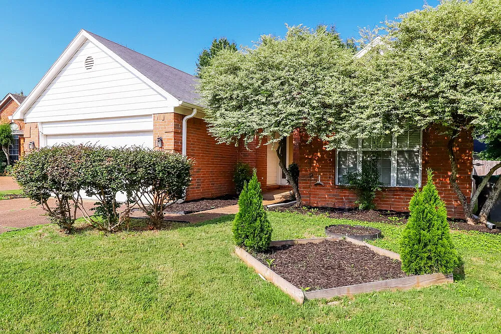 3 bed, 2.0 bath, 1761 sqft, $2,590 — Photo 3