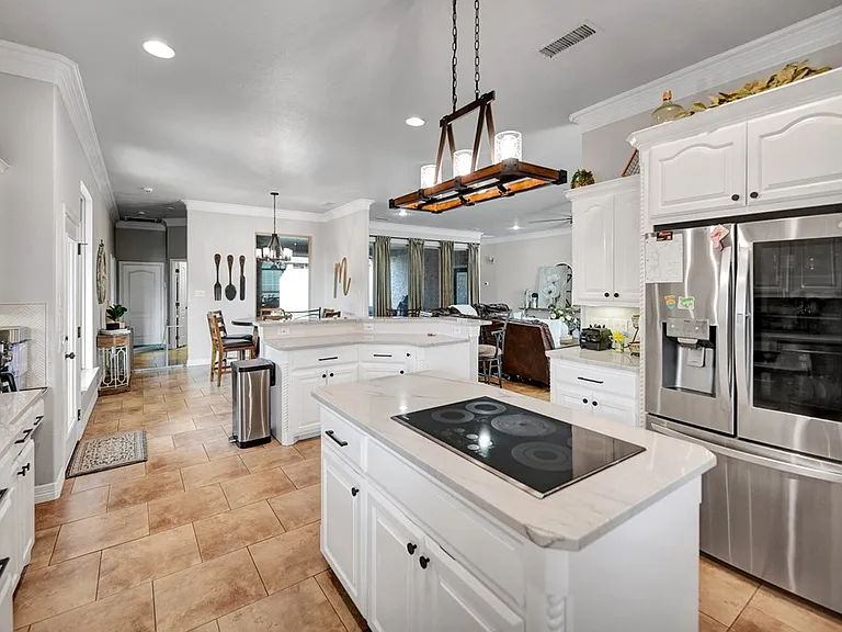 111 Lahaina Dr — Photo 13