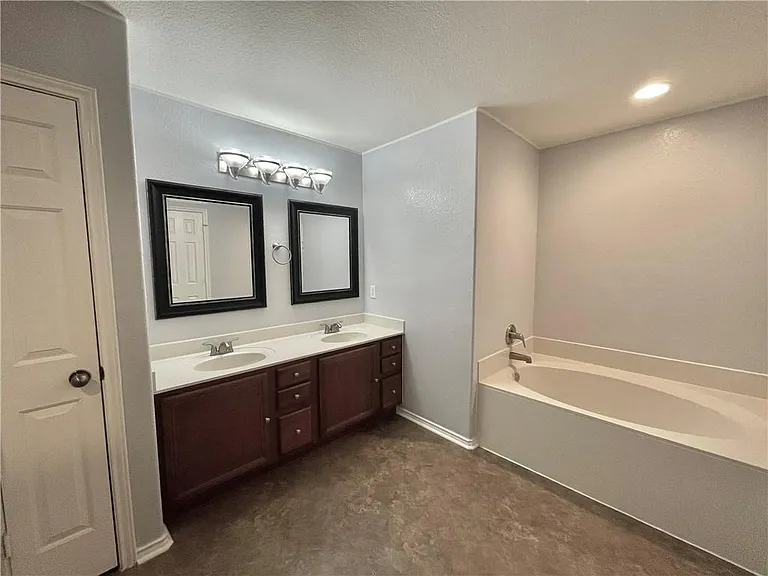 608 Trail Dust Dr — Photo 11