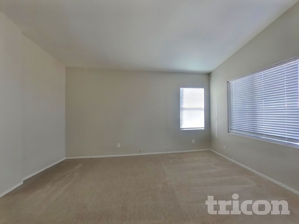 2836 S 66th Ave, Phoenix, AZ 85043 | Zillow
