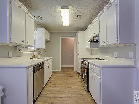 4th image of 4407 Sanderson Ln