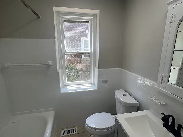 903 W 21st St #A — Photo 10