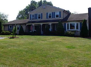 6 Fox Run Dr, Wallingford, CT 06492