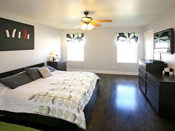 4th image of 2993 E Somerset Dr