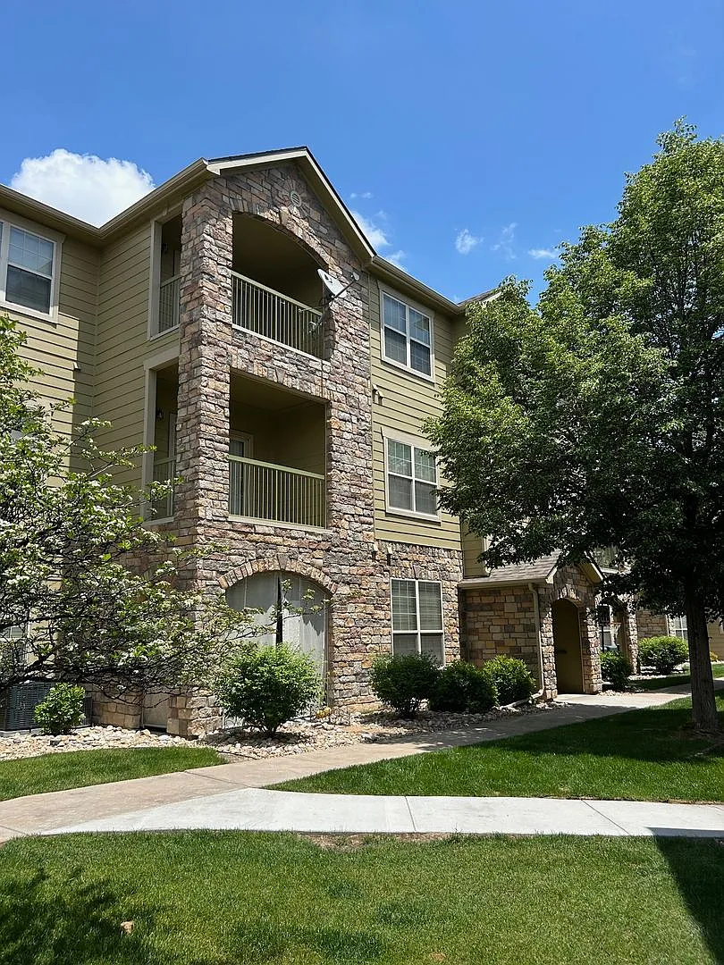 Comfort & Convenience at Fossil Creek | Bright 2-Bedroom Condo — Photo 1