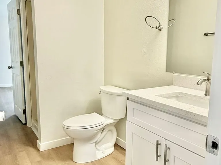3063 Oak Bay Rd — Photo 5