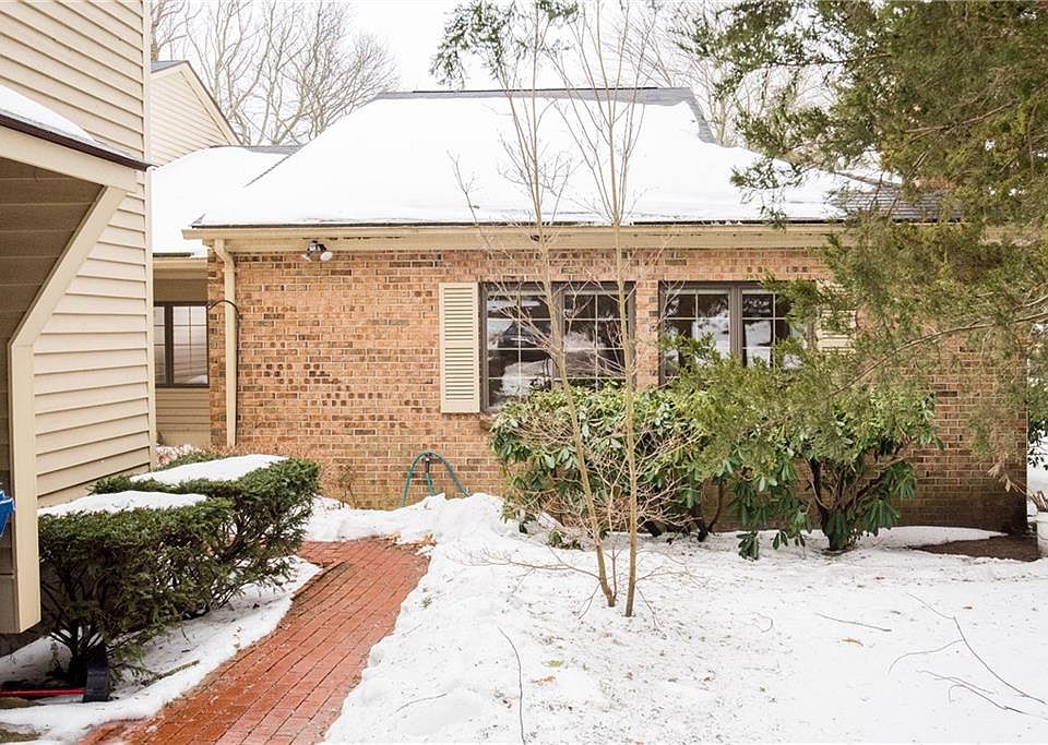 1st image of 122 Pine Glen Dr #122