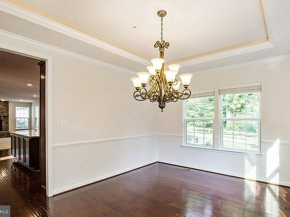 3rd image of 1902 Lake Forest Dr