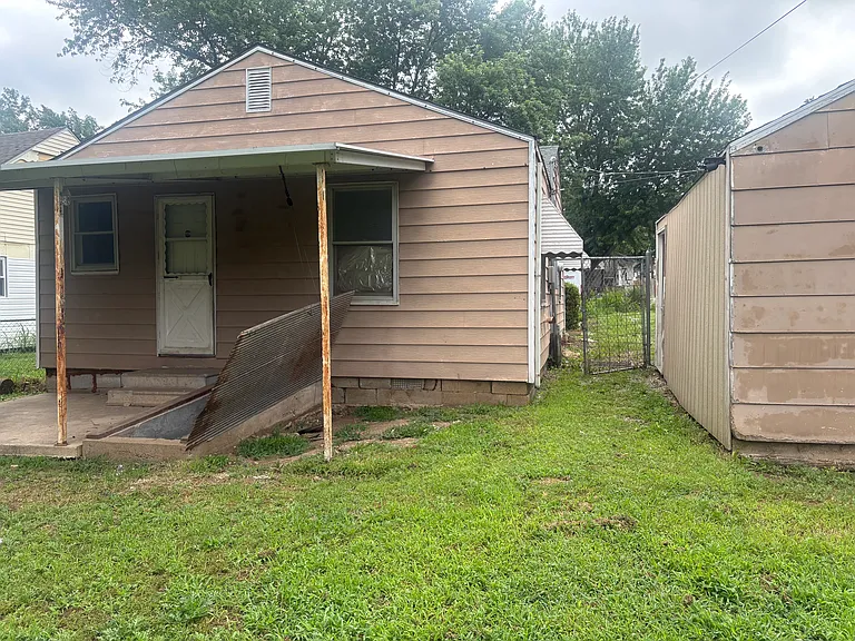 714 N Lake St — Photo 12