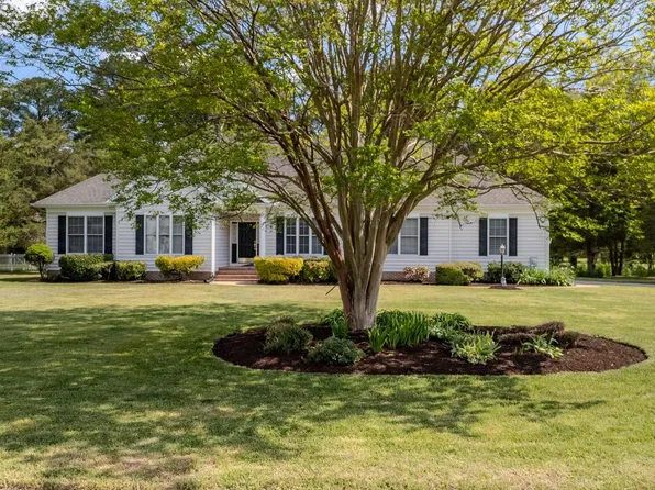 25392 Club Cir, Quantico, MD 21856