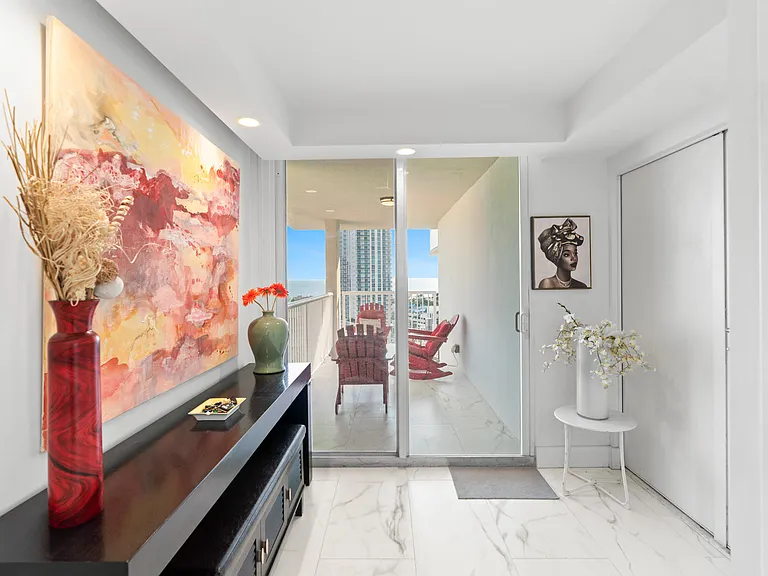 121 Golden Isles Dr #Penthouse 1 — Photo 23