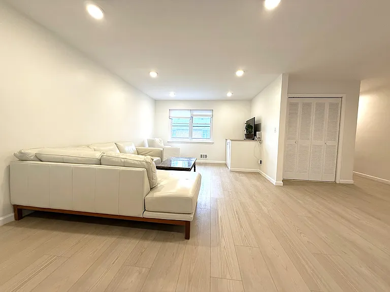 234 Columbia Ave #11 — Photo 2