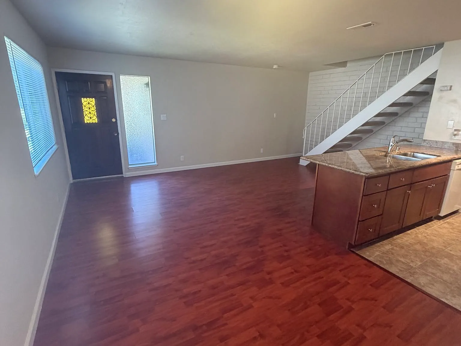 2 bed, 903 sqft, $2,600 — Photo 3
