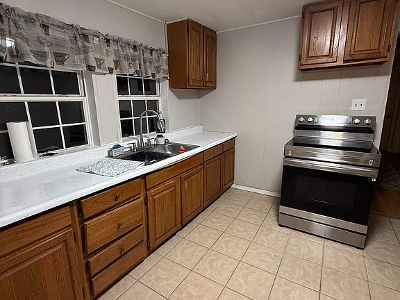 3rd image of 122 North St